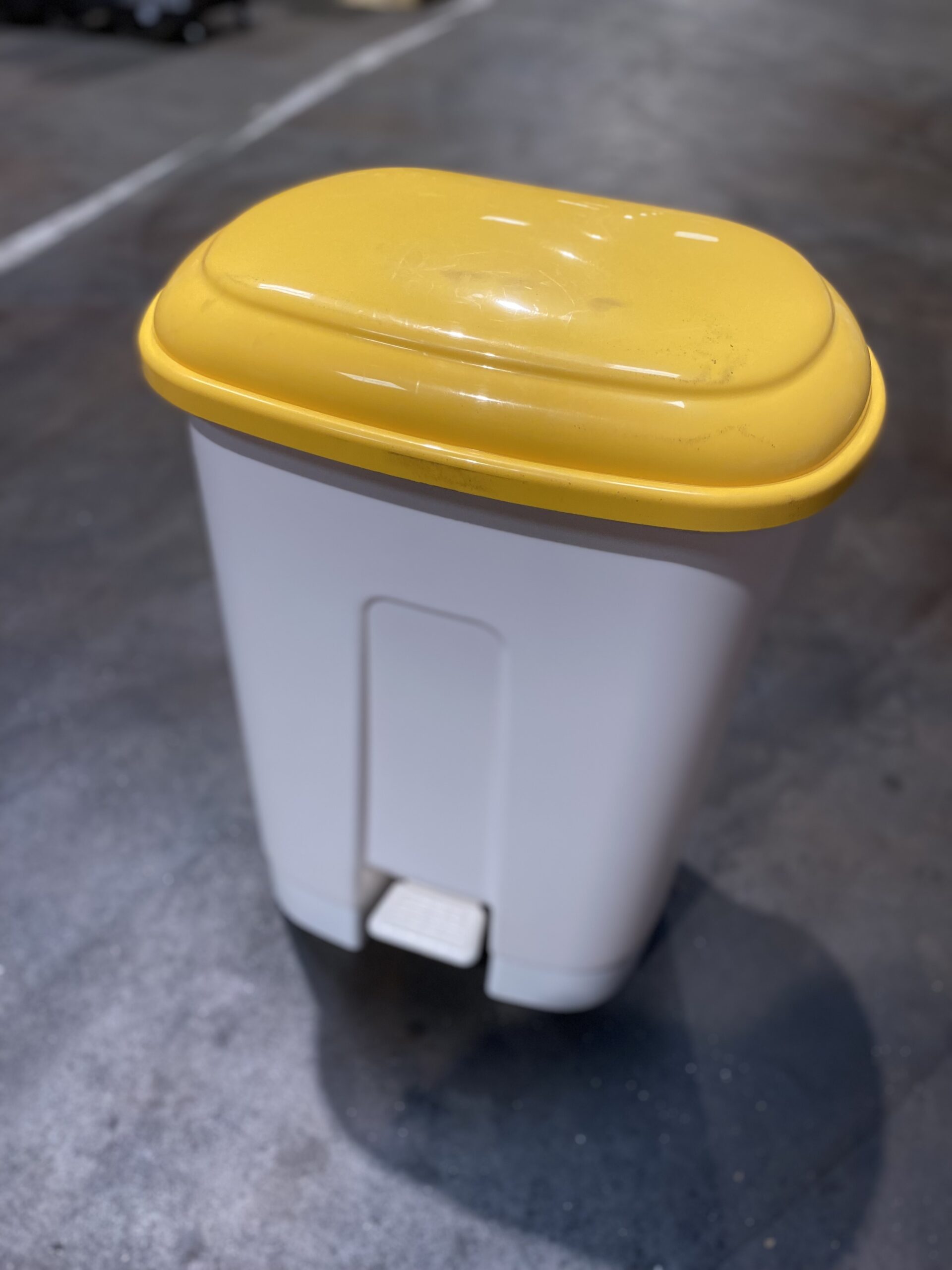 POUBELLE COUVERCLE JAUNE | 60L