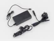 CHARGEUR AVEC CÂBLE D'ALIMENTATION EURO ET UK